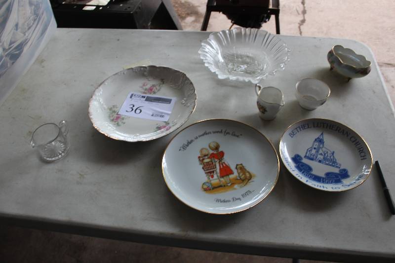 lot 36 image: Lot of (8) Various Size Glass and Ceramic Decorative Plates