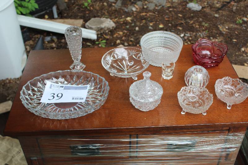 lot 39 image: Lot of (10) Crystal Decorative Bowls