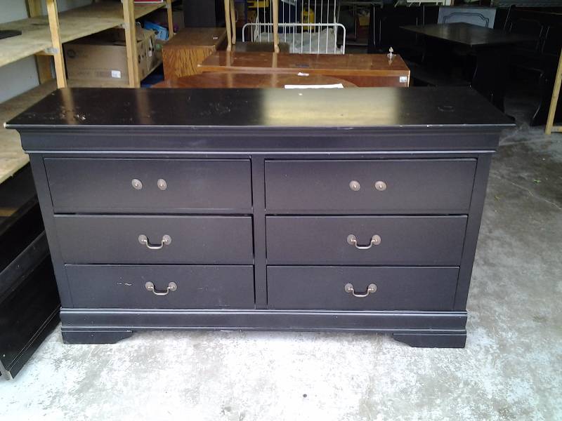 lot 4 image: 6 Drawer Black Dresser 61x18x34 (Missing 2 Handles)