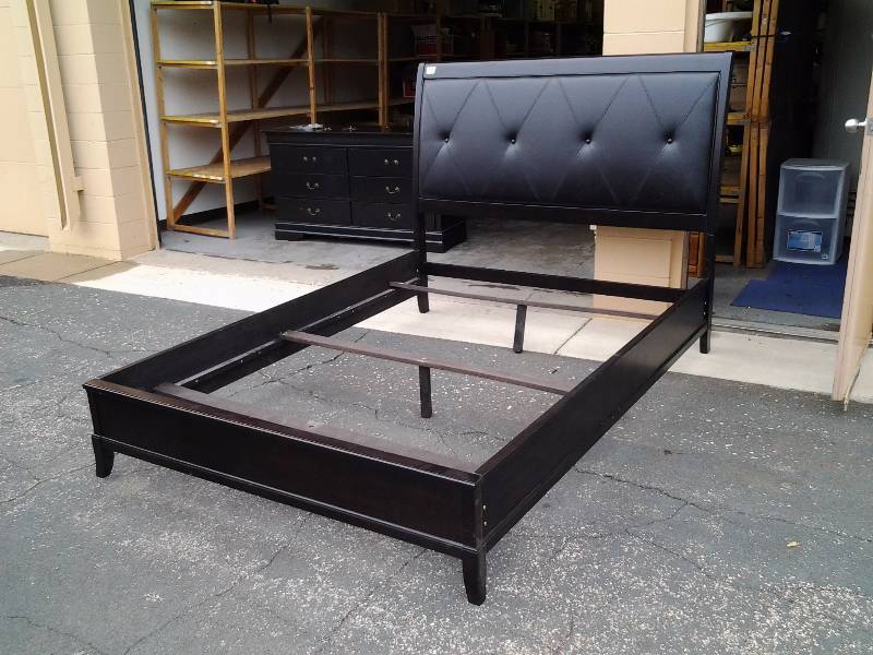 lot 5 image: Queen Headboard, Side Rails, Foot Board, Button Tufted 64x55