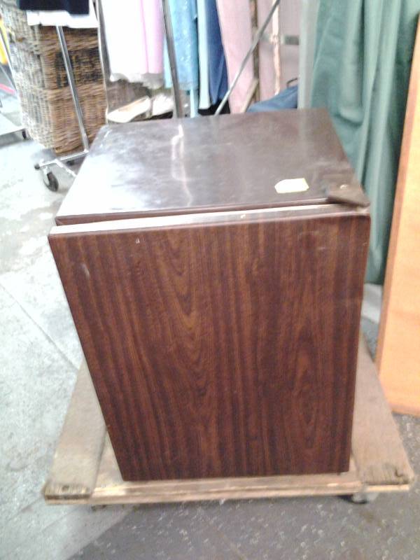 lot 12 image: Small Refrigerator (Works Well) 19x18x25