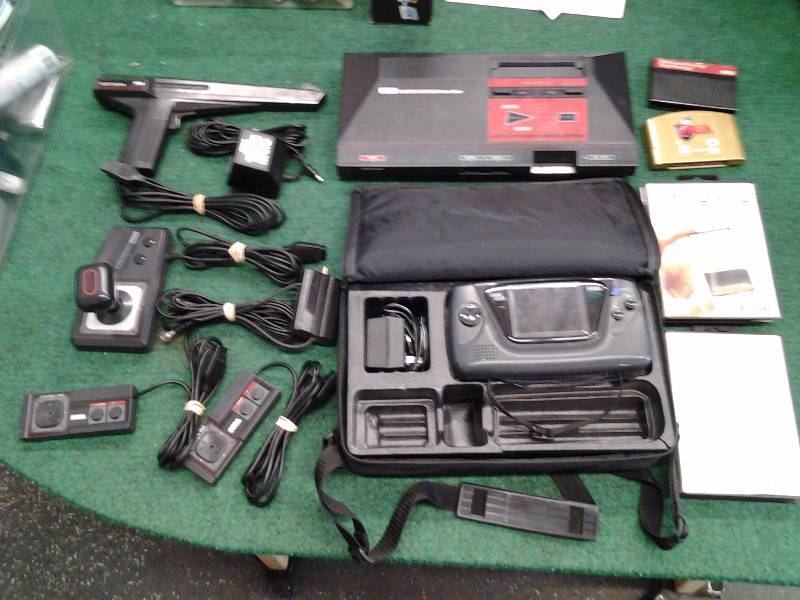 lot 20 image: Box Lot Of Sega Games & Misc