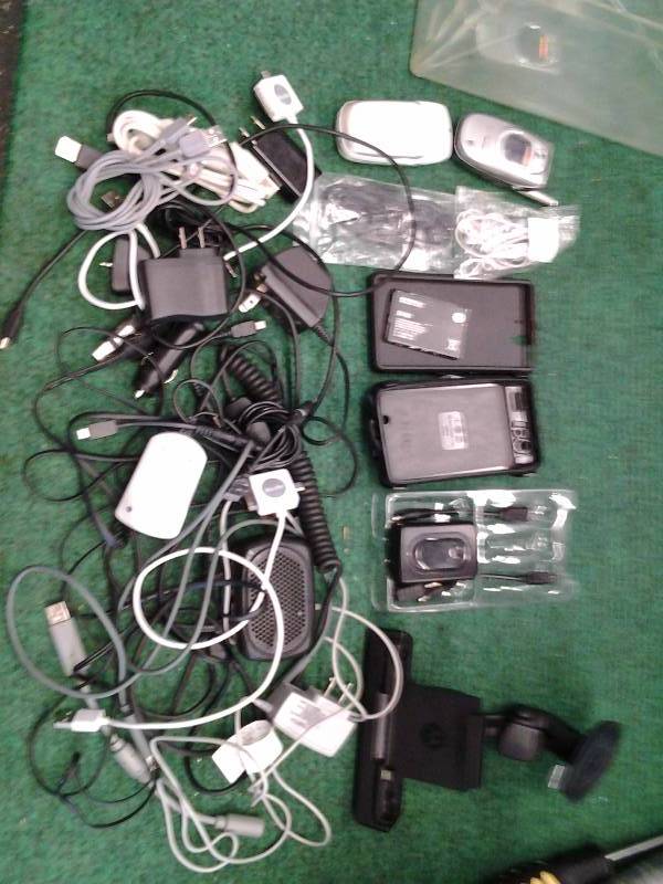 lot 21 image: Cell Phone, Chargers, Cases