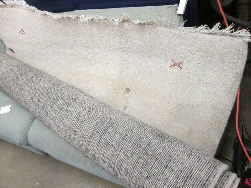 Tan rug 5 12 ft x  Needs cleaning...