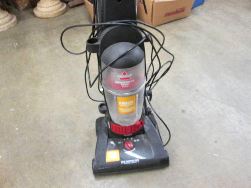 Bissel PowerForce Helix Vaccuum- wo...