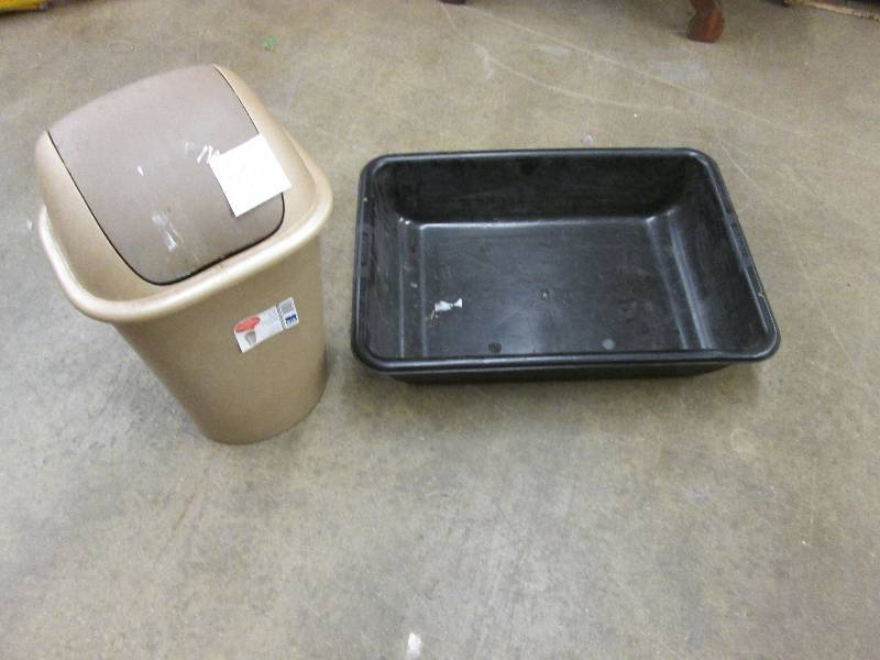 Small swinging lid waste basket, La...