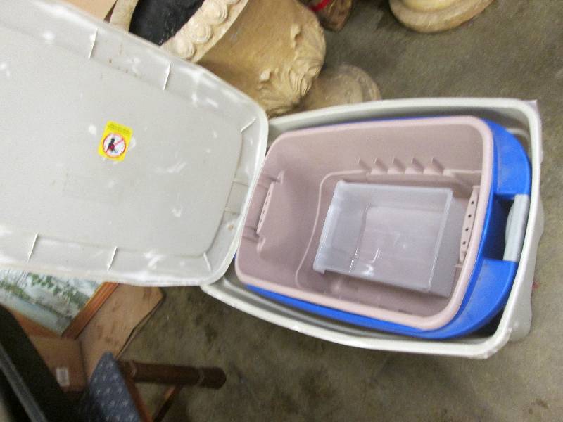 Assorted size totes...