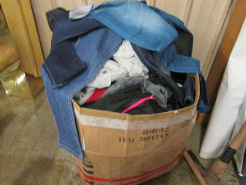 Extra large lot of womens clothing...