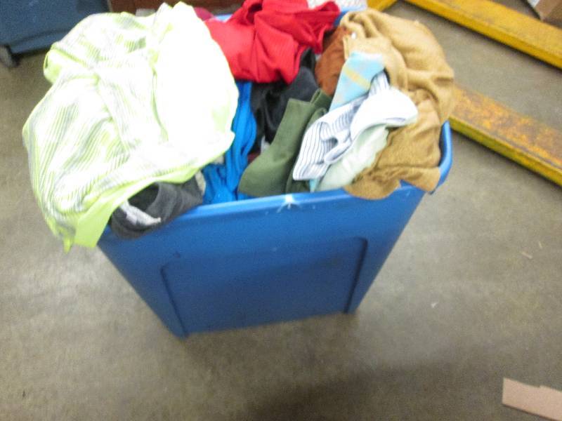 Large tote  filled with teen clothi...