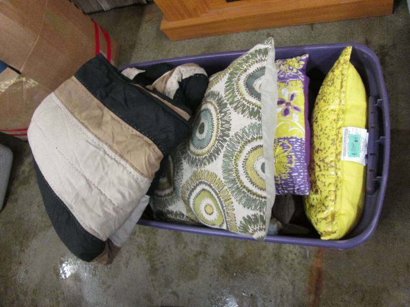 Tote with comforter, pillows, beddi...