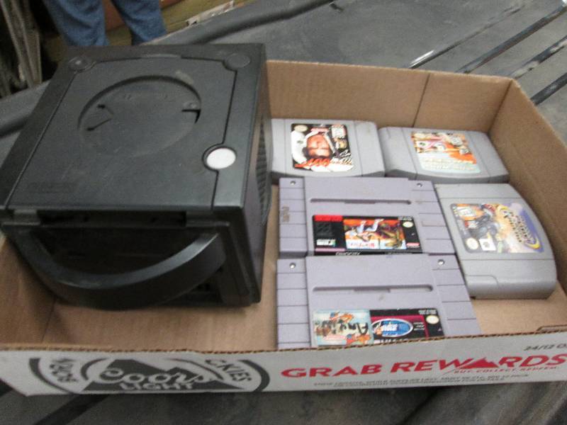 Nintendo Cube with 5 games ...