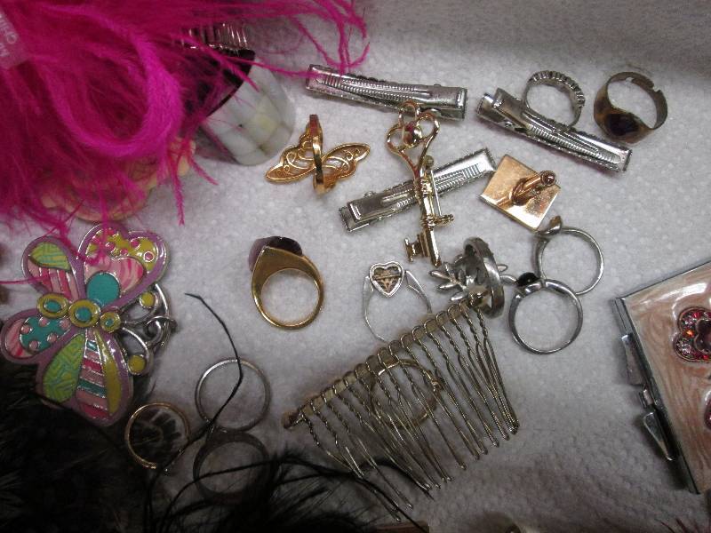 Lot of costume jewelry...