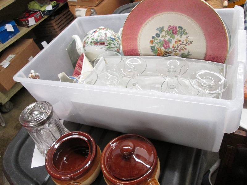 Tea set, soup bowls, glass plates w...