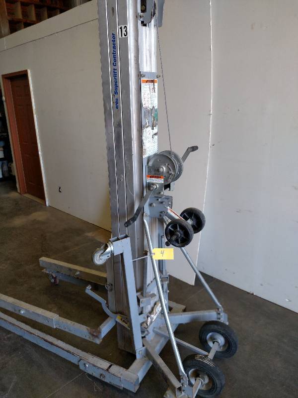 lot 4 image: Genie Superlift Contractor Model SL...