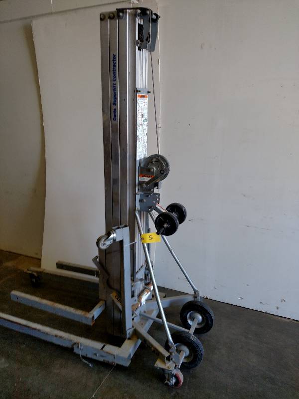 lot 5 image: Genie Superlift Contractor Model SL...