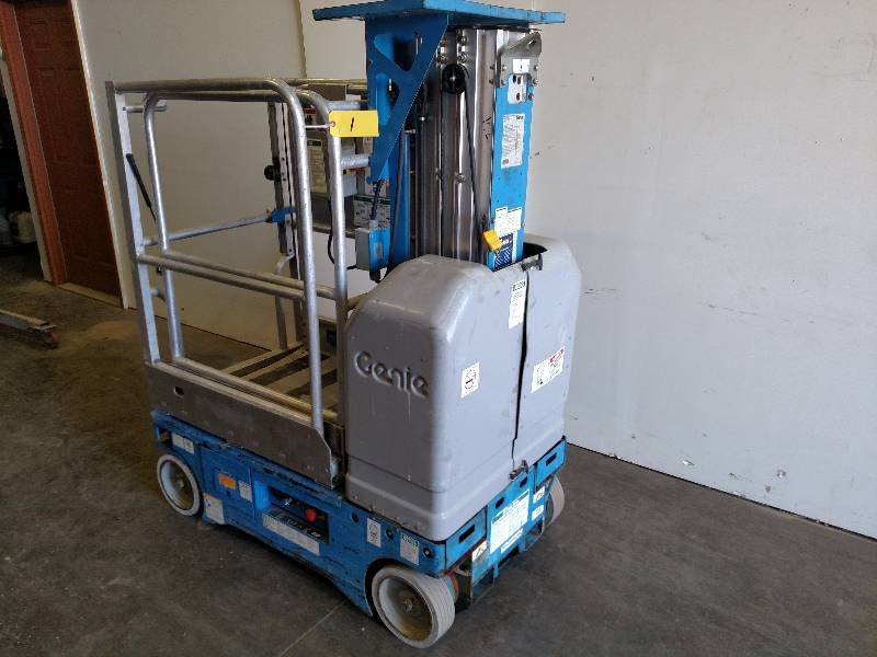 lot 1 image: Genie Model GR-12 Man Lift, 500 lb....