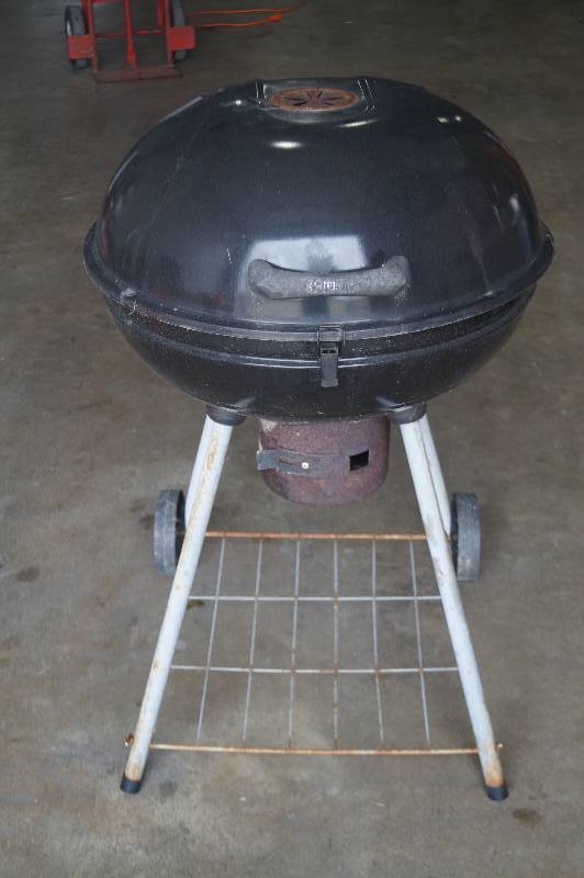 lot 9 image: Charcoal Grill