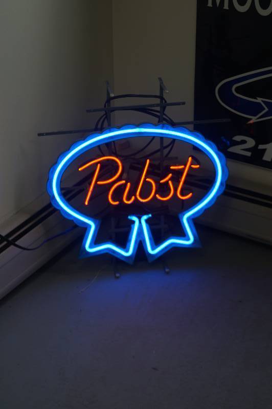 lot 13 image: Pabst Beer Neon Light