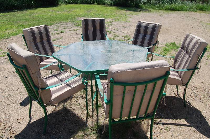 Outdoor Table and Chairs