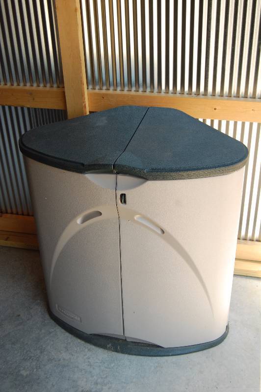 Patio Corner Bin