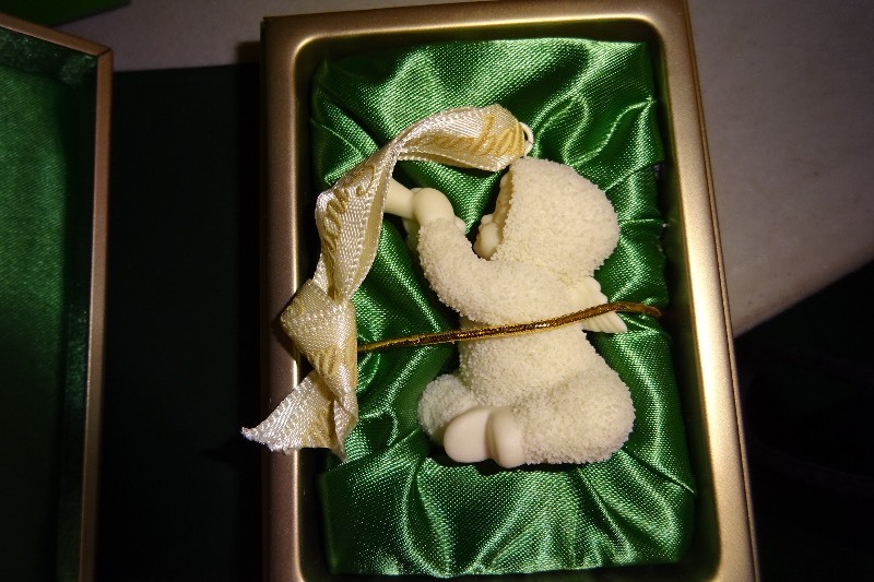 lot 62 image: Dept. 56 Snow babies
