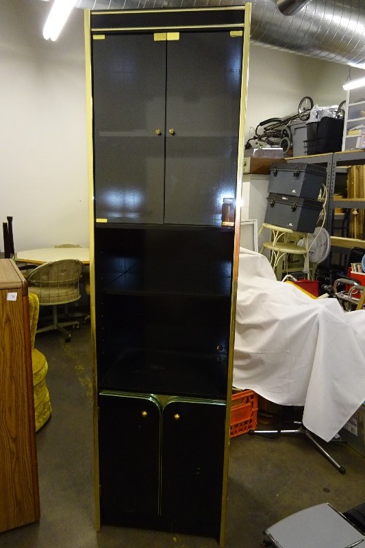 lot 73 image: Display stand with glass doors