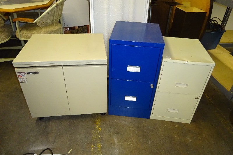 lot 86 image: 2 - 2 drawer filing cabinets