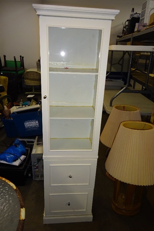 lot 87 image: White cabinet