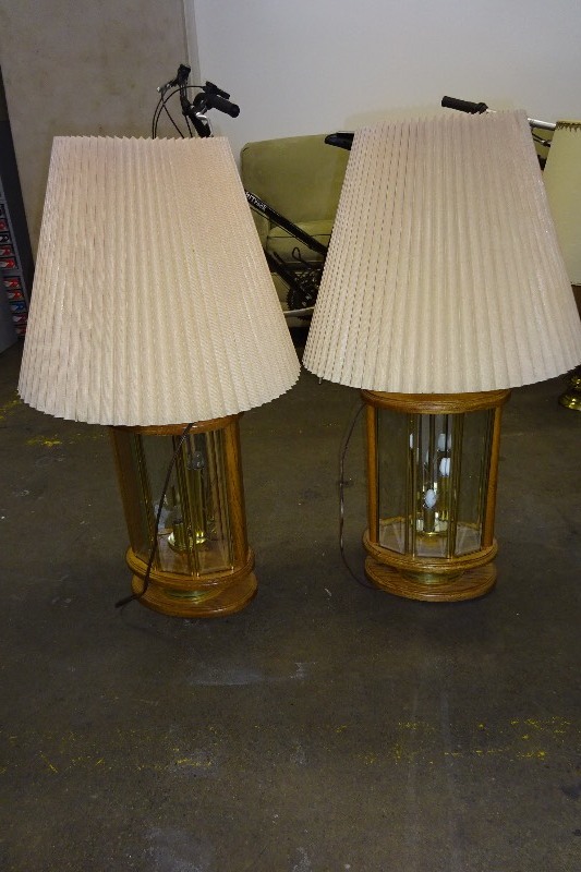 lot 90 image: 2 Lamps
