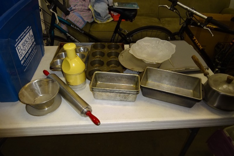 lot 115 image: Variety of Cookware, canisters