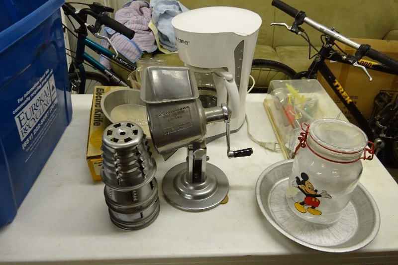 lot 116 image: Variety of Kitchenware