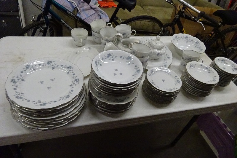 lot 117 image: Set of Bavaria Germany dishes