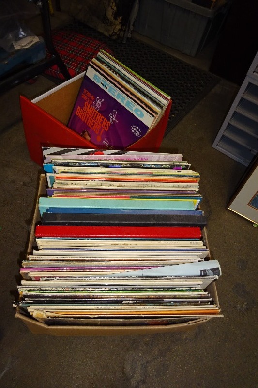 lot 119 image: Variety of 33s & 45s