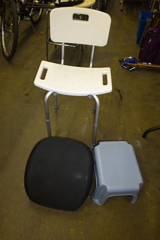 lot 132 image: Shower chair