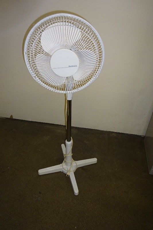lot 137 image: Floor stand fan