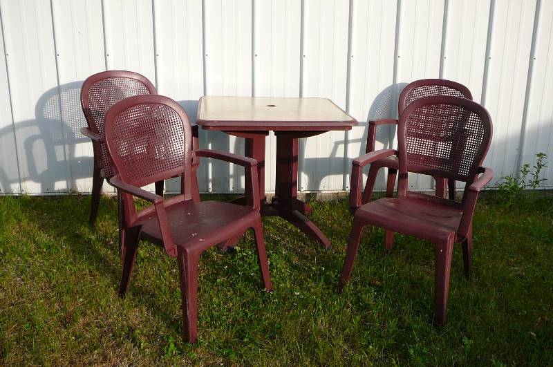 Patio Table & 4 Chairs