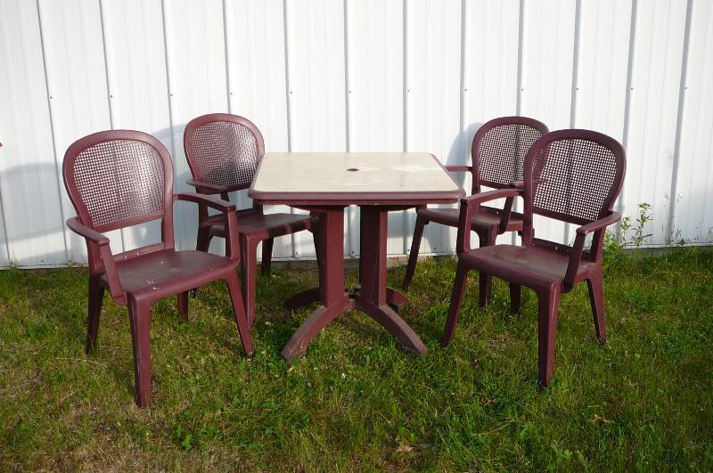 Patio Table & 4 Chairs