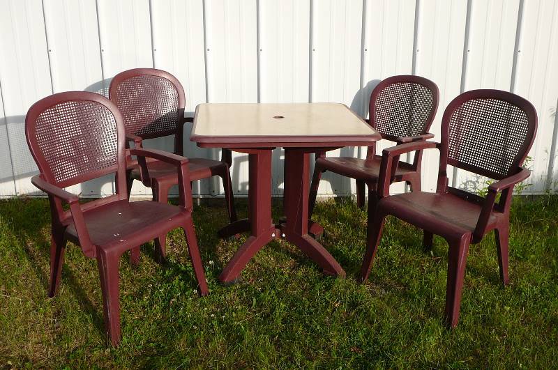 Patio Table & 4 Chairs