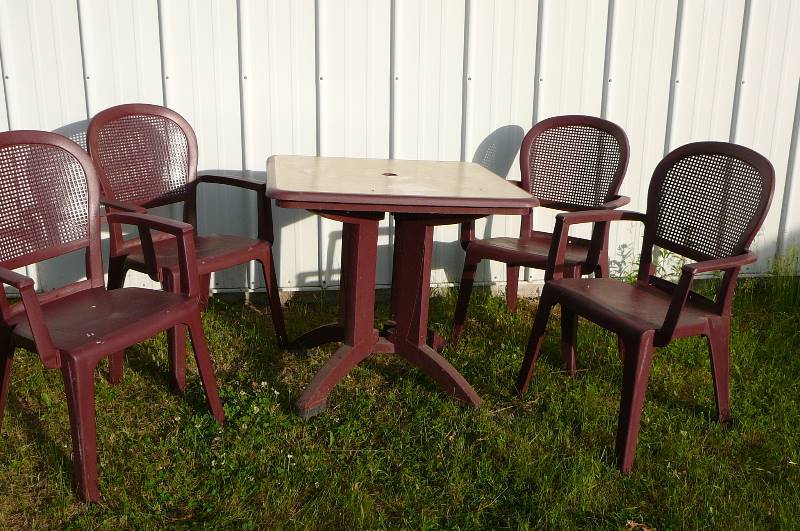Patio Table & 4 Chairs