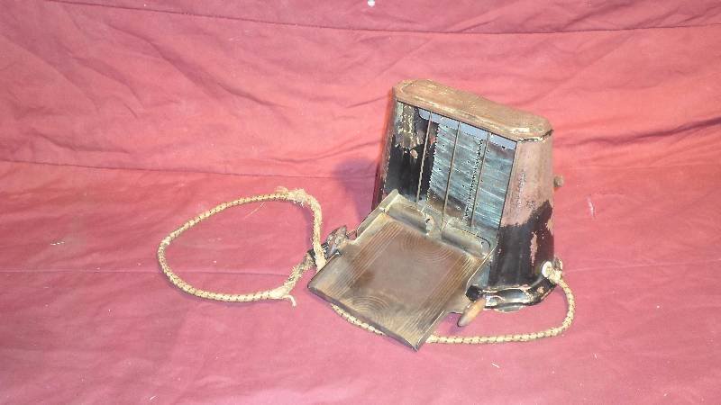 lot 16 image: Antique Toaster