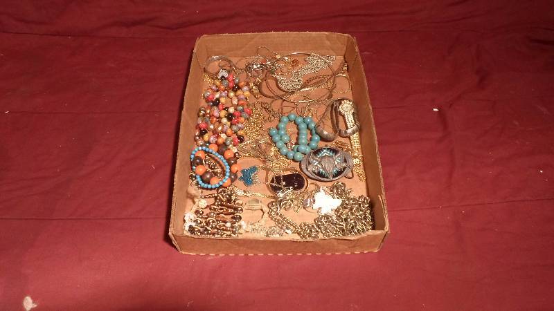 lot 40 image: Flat of Jewelry lot 1