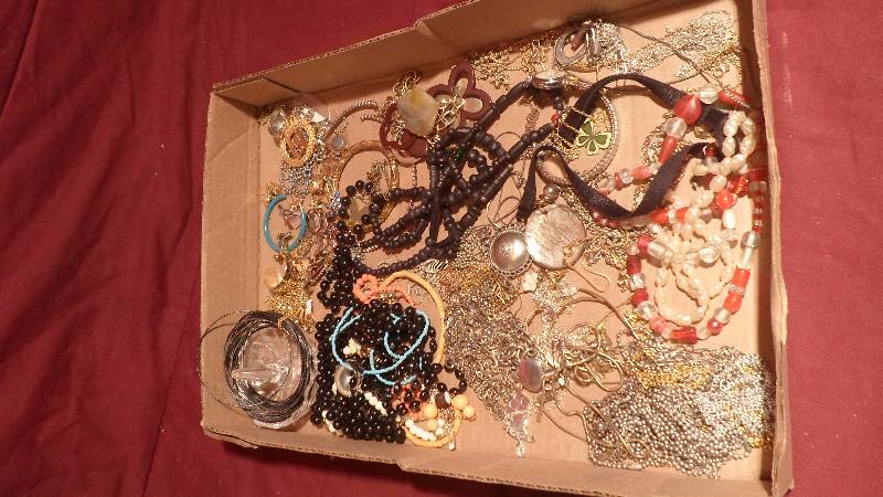 lot 41 image: Flat of Jewelry lot 2