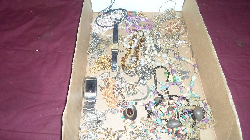 lot 43 image: Flat of Jewelry lot 4