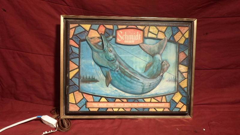 lot 5 image: Schmidt Beer Fish Illuminated Fish Sign