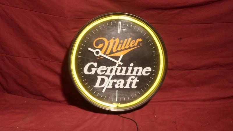 lot 9 image: MGD Neon Lighted Wall Clock