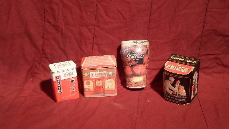lot 47 image: 4 Small Coke Coca-Cola Tins