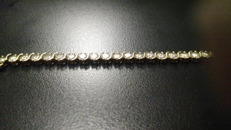lot 52 image: 10kt Yellow Gold zirconium Tennis Bracelet