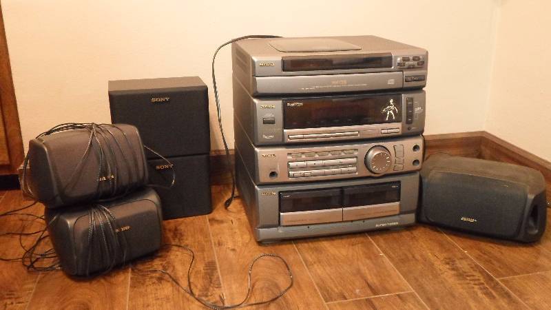 lot 55 image: Aiwa Stereo System w surround sound