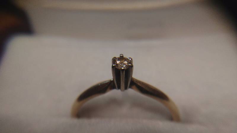 lot 61 image: Helzberg Diamond 14Kt Yellow Gold Solitaire Engagement Ring