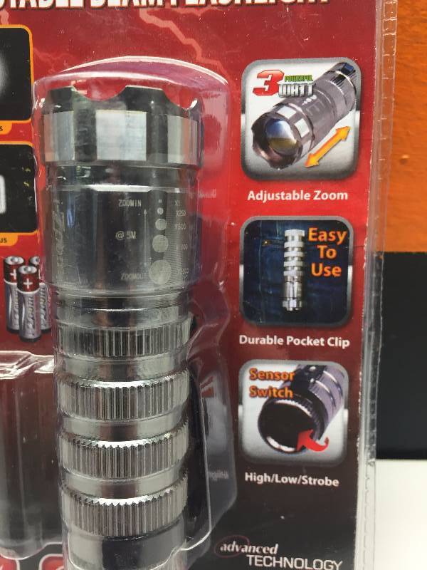lot 32 image: I-ZOOM HIGH INTENSITY ADJUSTABLE BEAM FLASHLIGHT - BATTERIES MISSING